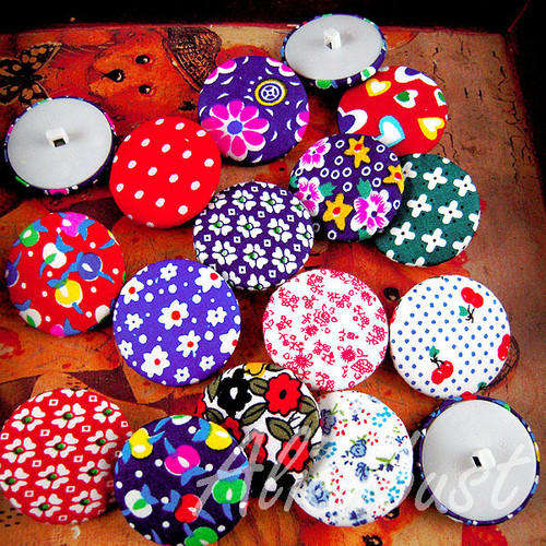 large colourful buttons 5 pcs fabric covered