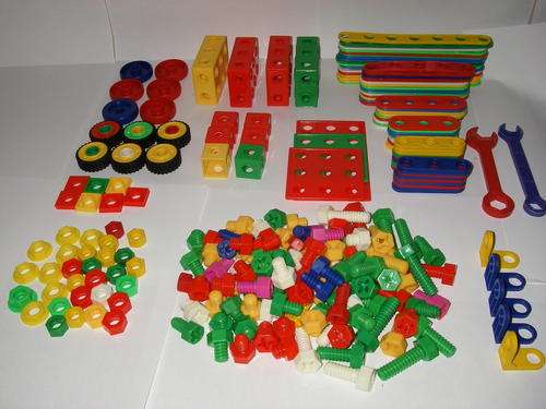 247 piece plastic construction set (large Makana-like)