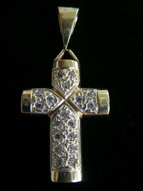 SALE!! 9ct yellow gold, pave set cubic zirconia cross (3.4gr)