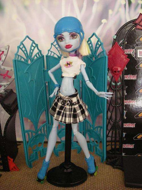 monster high casual clothes day wear tartan checked black white mini skirt flared white crop t -shirt top