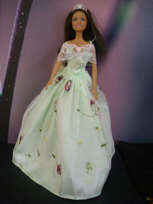 green satin white lace rose vines ball gown ballgowns evening dresses casual clothing formal clothes day wear garden party summer outfit spring dress skirt shoulder tiara wedding dress bridal gown veil bridesmaids brides mermaid princess gowns simba steffi love dolls mattel barbie doll free postage shipping bulk lot sale cheap toy christmas present girls gift