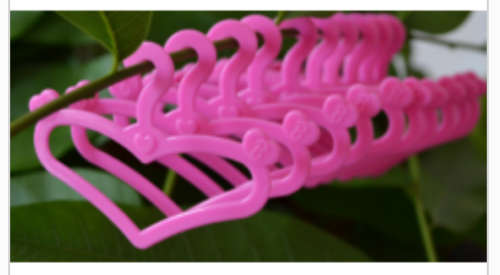 10 x LITTLE PINK HEART BARBIE DOLL COATHANGERS FOR DOLL'S CLOTHES (ALSO SELLING BARBIE WARDROBES)