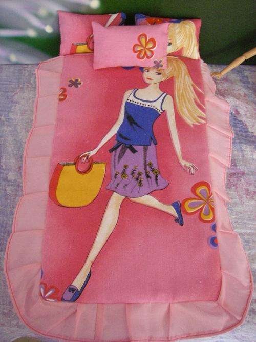 Barbie doll single or double bed pink Barbie shopping duvet with 3 matching pillows