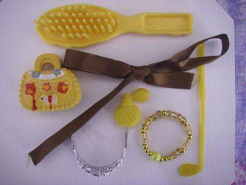 Personal accessory packs for Barbie dolls, brush, necklace, handbag, ribbon, tiara, perfume, golf cl