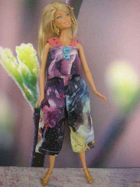 Barbie dolls summer pants, skirt (not shown) and top. Lovely material.
