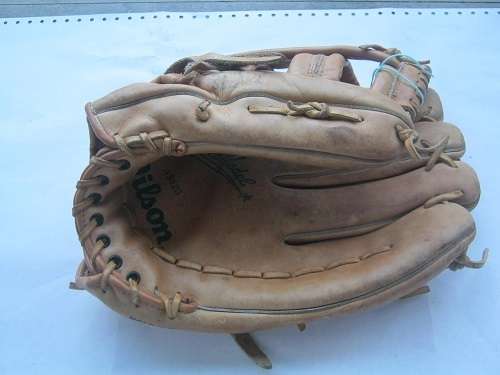 Wilson A9825 Pro Model softball baseball glove **Nice condition**