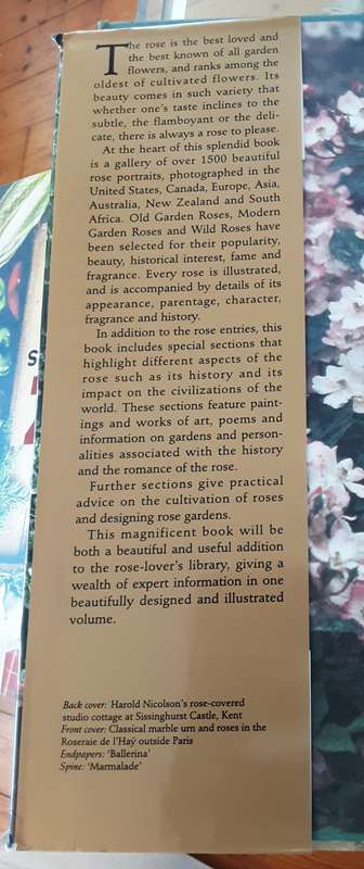 The World of Roses An Illustrated Guide by Stirling Macoboy