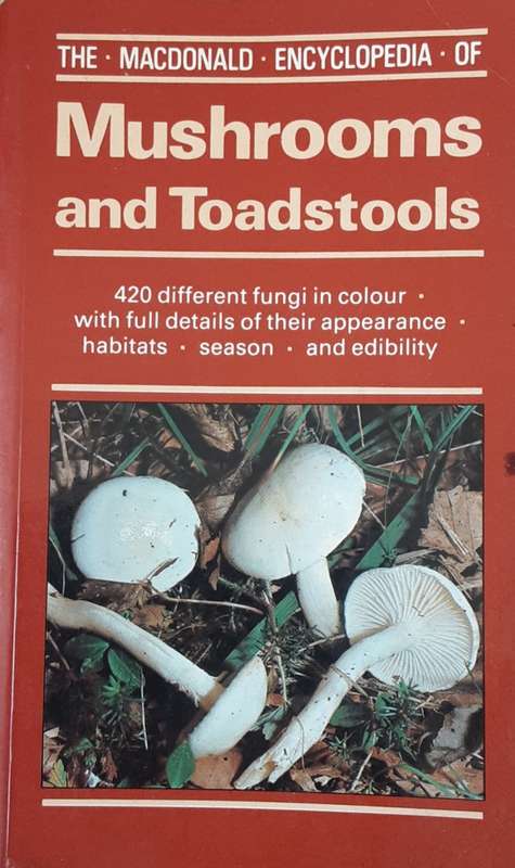 The Macdonald Encyclopedia of Mushrooms and Toadstools by Giovanni Pacioni