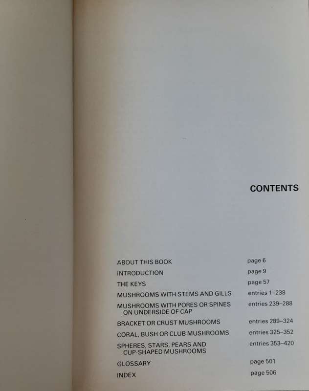 The Macdonald Encyclopedia of Mushrooms and Toadstools by Giovanni Pacioni