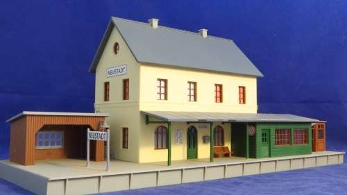 Piko HO Neustadt station.