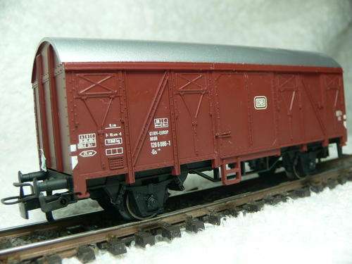 Marklin covered goods wagon. Unboxed with nasty scratch on roof.
