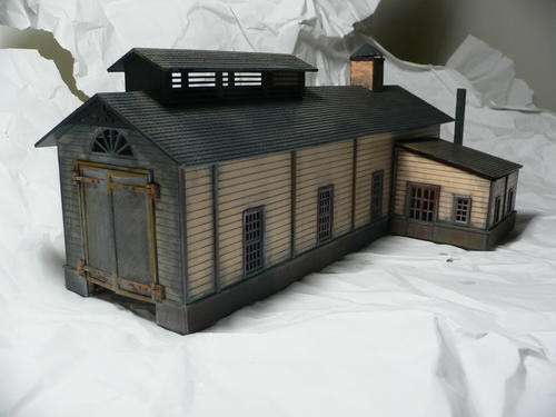 HO scale single locomotive shed