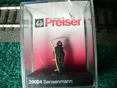 HO scale Preiser......(scary voice) "THE GRIM REAPER!!!!!!!!!!"