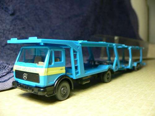 HO scale Wiking Mercedes Benz car carrier