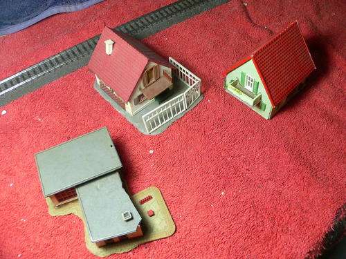 HO scale 3 building pack.