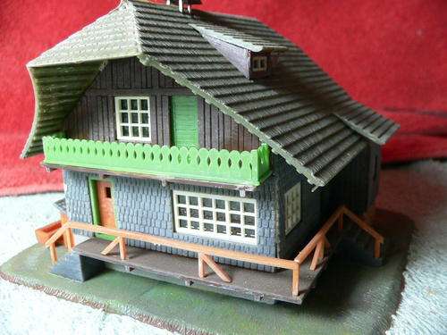 HO scale farmhouse and shed.