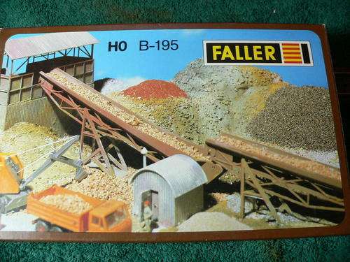 HO scale Faller B-195 Conveyor belt. With motor.