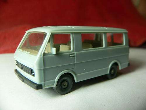 HO scale VW LT10 Kombi.