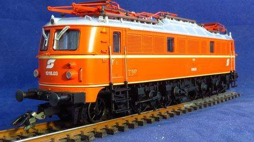 Trix HO 22683 OBB Reihe 1018.0 electric locomotive. Digital with full sound