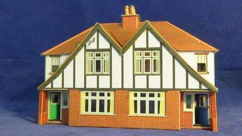 Metcalfe HO, OO papercard house. Well built.