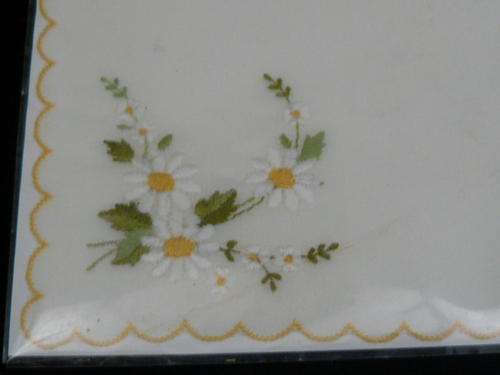 VINTAGE EMBROIDERED COTTON HANKIE