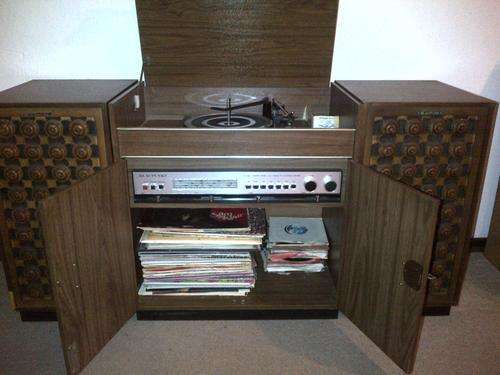 Blaupunkt radio/record player cabinet