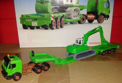 Kibri Abnormal Load Lorry with Liebherr Excavator Building Set - HO Scale