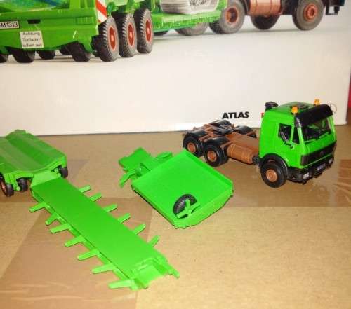 Kibri Abnormal Load Lorry with Liebherr Excavator Building Set - HO Scale