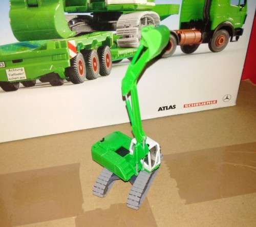 Kibri Abnormal Load Lorry with Liebherr Excavator Building Set - HO Scale
