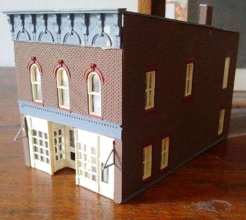 Double Story Shop / Office Building - HO Scale