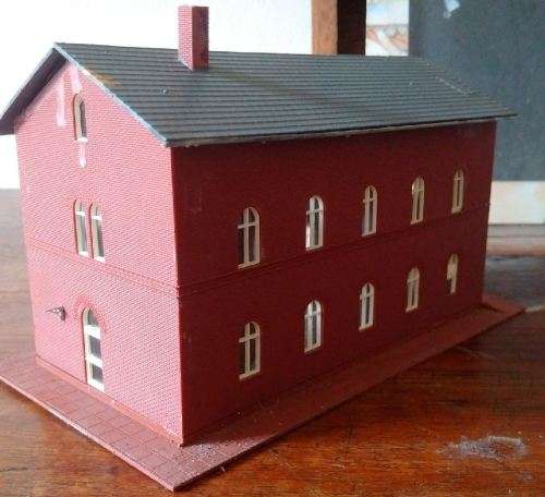 Large Red Brick Building - HO Scale