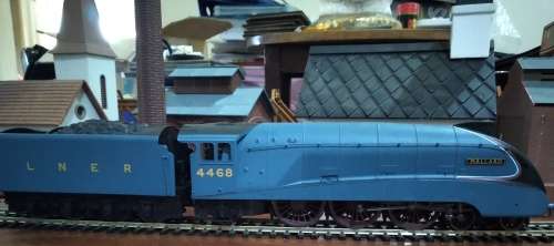 Hornby LNER Mallard Pullman Train Set - OO Scale