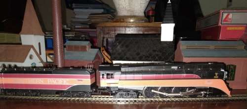 Bachmann GS4 4-8-4 Steam Locomotive `Daylight` - NON RUNNER - HO Scale