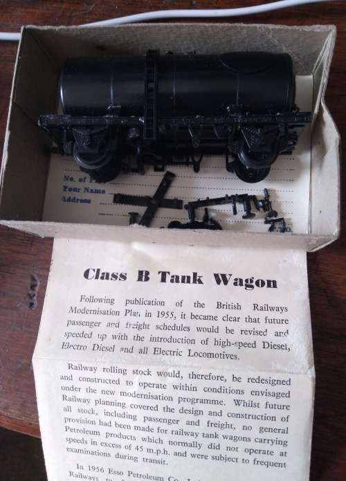 Airfix Class B BR Tank Wagon Kit - Series 1- OO Scale