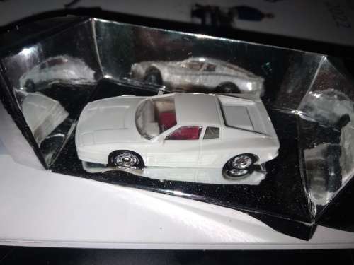 Monogram Exacts - Ferrari Testarossa  - 1/87 Scale - Price adjusted for BobShop Shipping