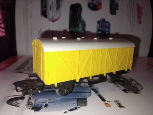 Märklin DB Banana Wagon - HO AC
