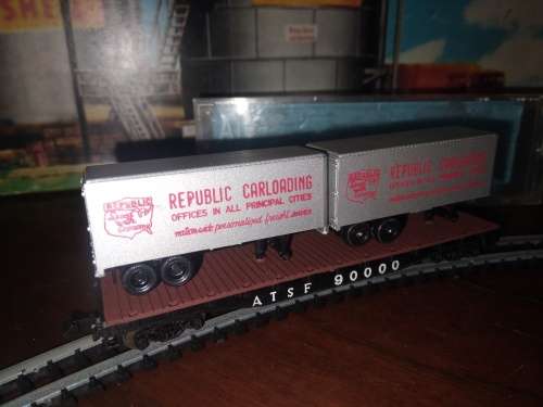 Atlas ATSF Flat with Lorry Trailer Load - N Gauge