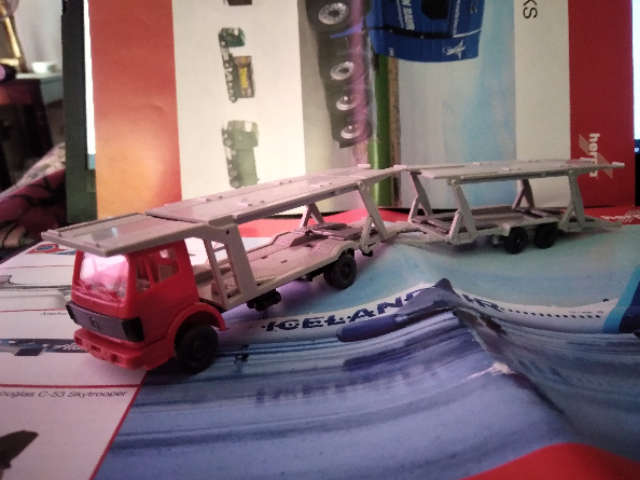 Wking Mercedes Benz Car Transporter Truck and Trailer Set - 1/87 Scale