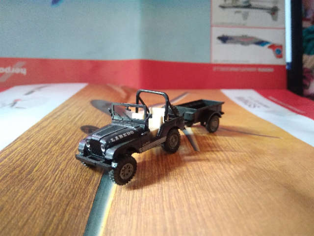 Roco Jeep with Trailer - 1/87 Scale