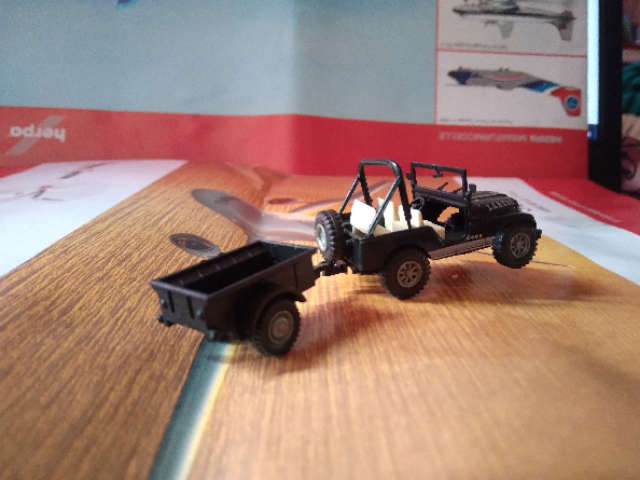 Roco Jeep with Trailer - 1/87 Scale