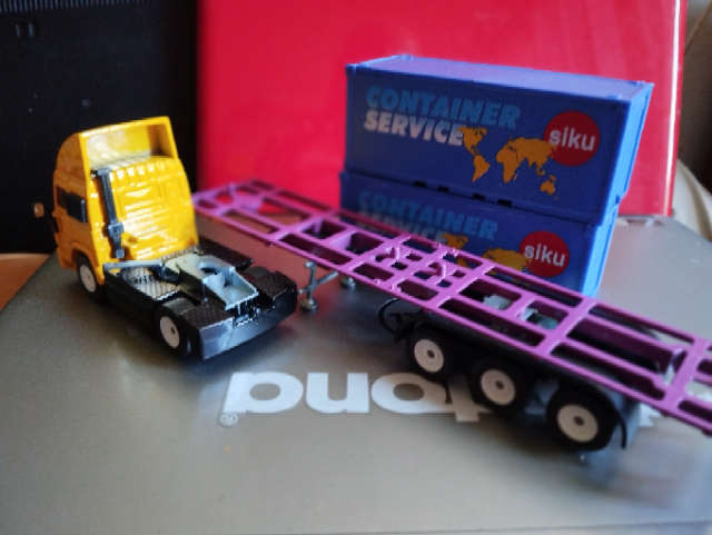 Siku Iveco Container Lorry - Container Services 3424