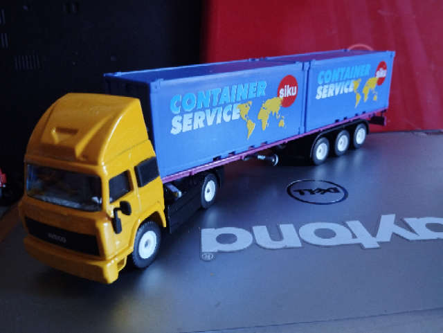 Siku Iveco Container Lorry - Container Services 3424