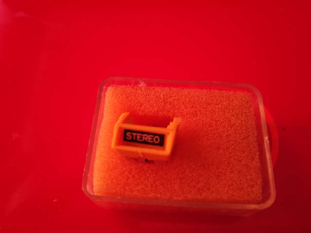 Diamond Cartridge Stylus  Looks like Comet CD38-DT33 / Needle for Record Player