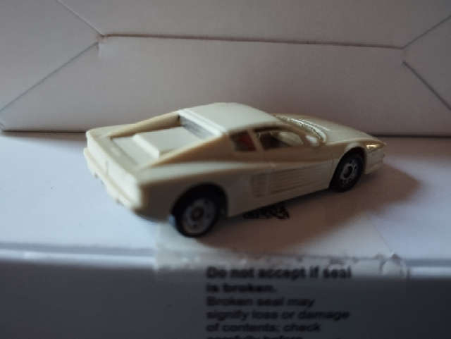 Monogram Ferrari Testarossa - 1/87 Scale