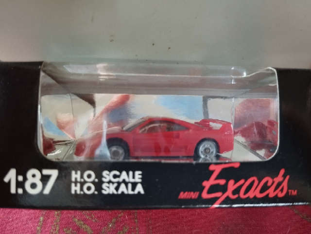 Monogram Ferrari F40 - 1/87 Scale