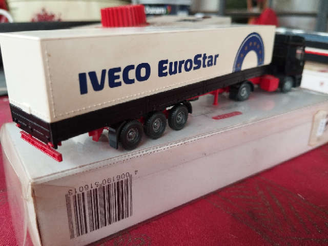 Wiking Iveco EuroStar Lorry - 1/87 Scale