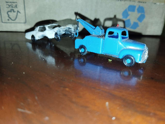 American Style Bakkie Tow Truck - 1/87 Scale