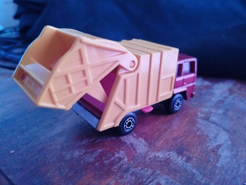 Lesney Matchbox Refuse Truck - No 38 Superfast