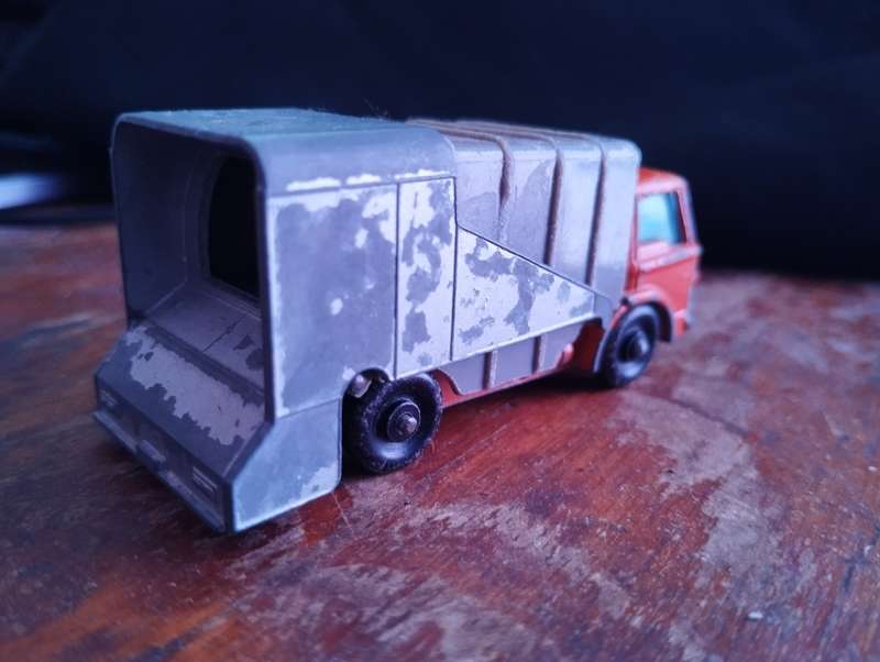 Lesney Matchbox Ford Refuse Truck - No 7 Regular Wheels