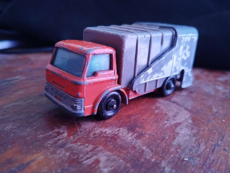 Lesney Matchbox Ford Refuse Truck - No 7 Regular Wheels
